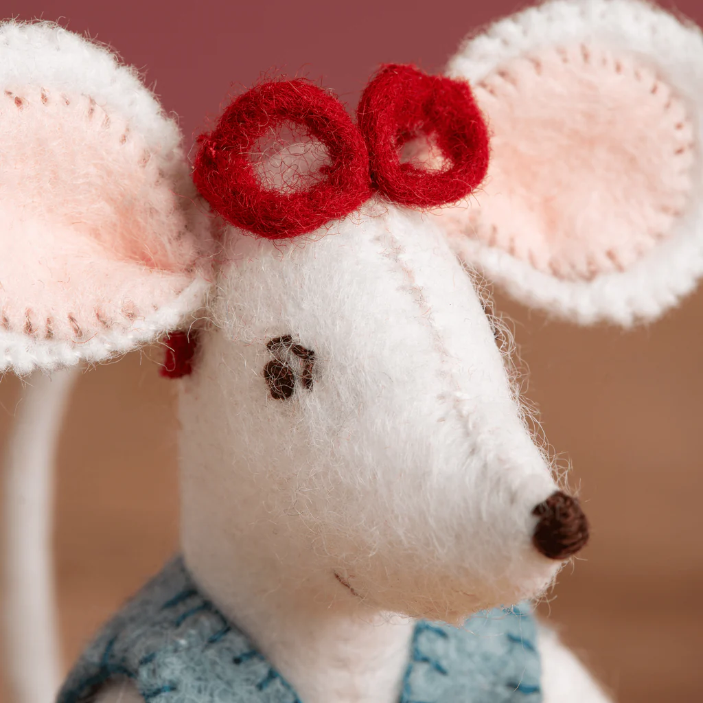 Little Mouse the Librarian Sewing Kit - Image 2
