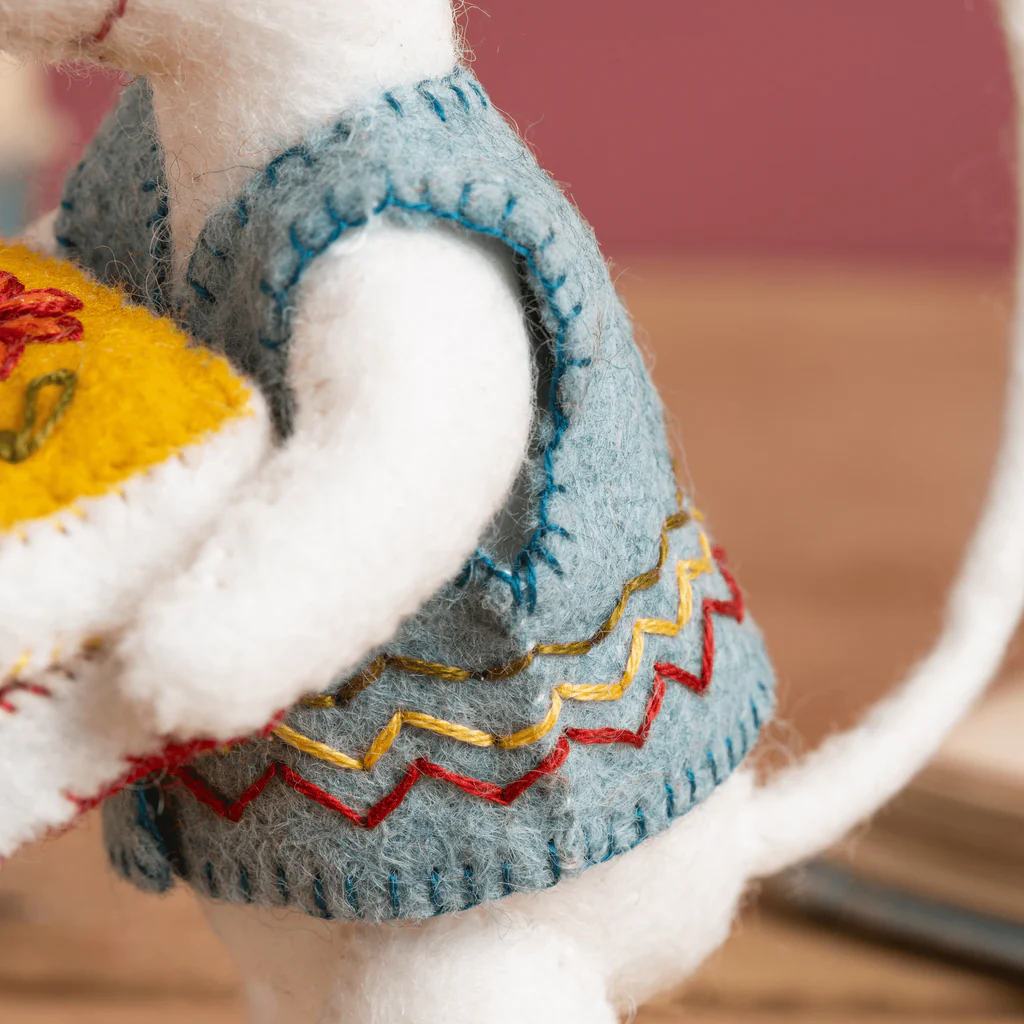 Little Mouse the Librarian Sewing Kit - Image 4