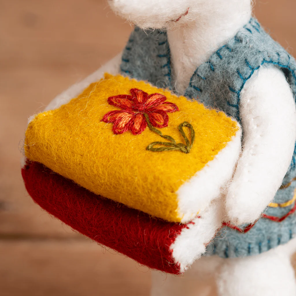 Little Mouse the Librarian Sewing Kit - Image 3