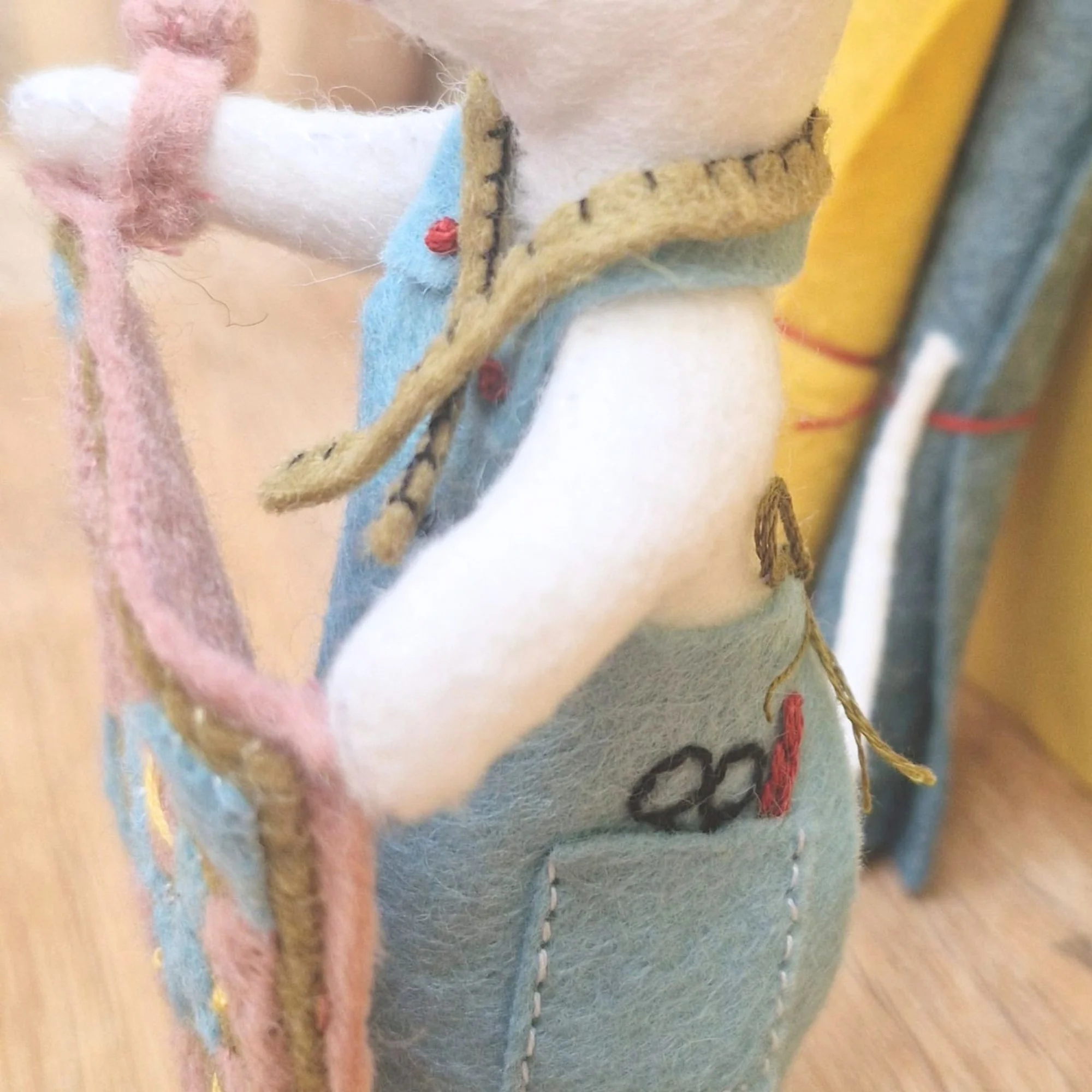 Little Mouse Makes a Quilt Sewing Kit - Image 4